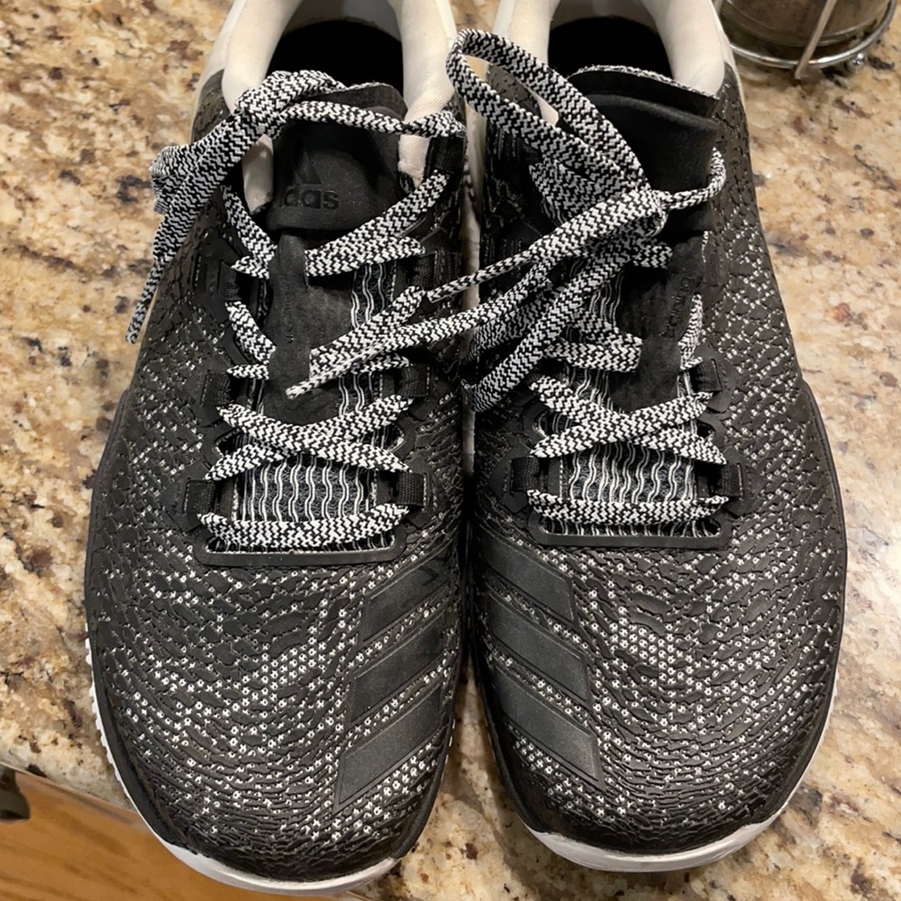 Adidas training sneaker black & white size 7